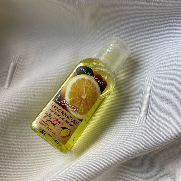 Nature Republic Lemon Hand Sanitizer - Picture 2 of 3